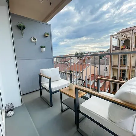 Le Lagon Bleu - Appt Wifi Parking Sous Reserve De Disponibilite , Balcon * Le Puy-en-Velay
